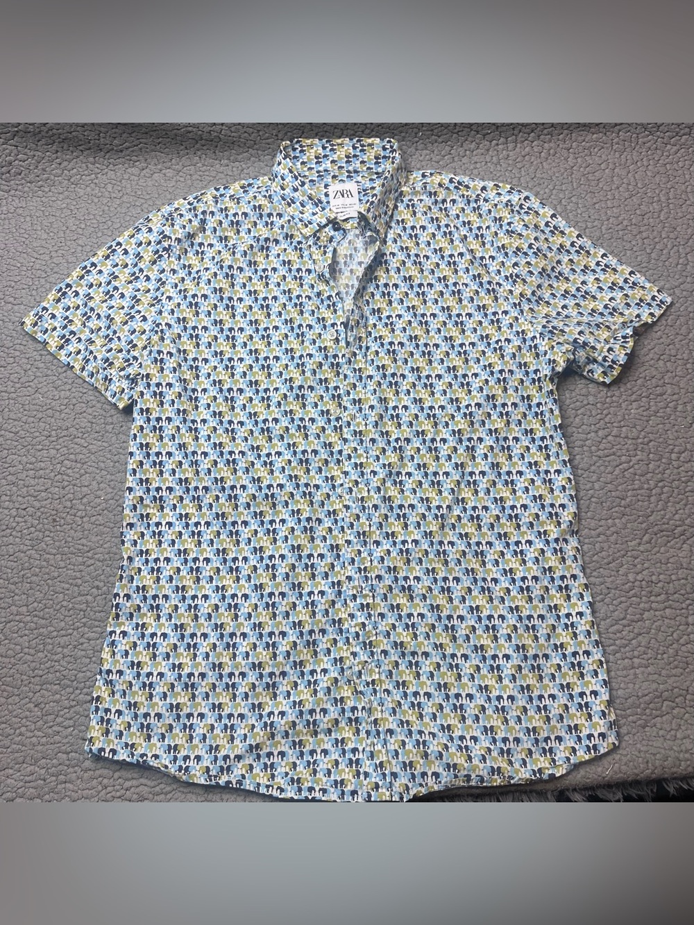 Zara Button Down Elephant Print Little Boys Shirt Size Medium White And Blue